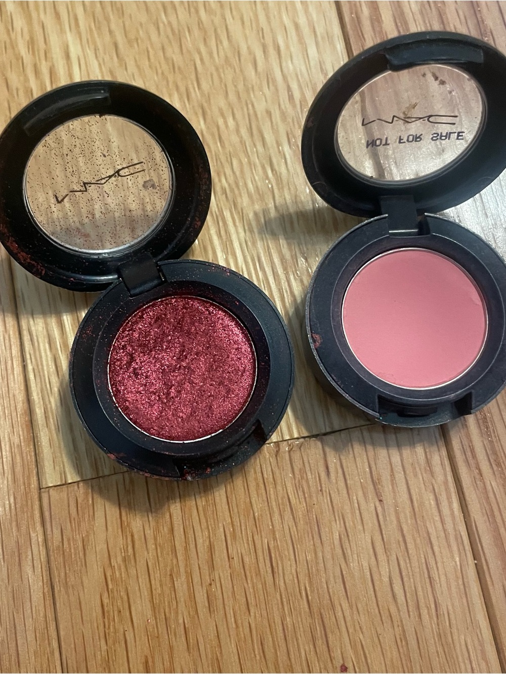 MAC Cosmetics Eyeshadow Trio — Shimmer Red, Matte Pink, Electric Blue - Picture 2 of 8